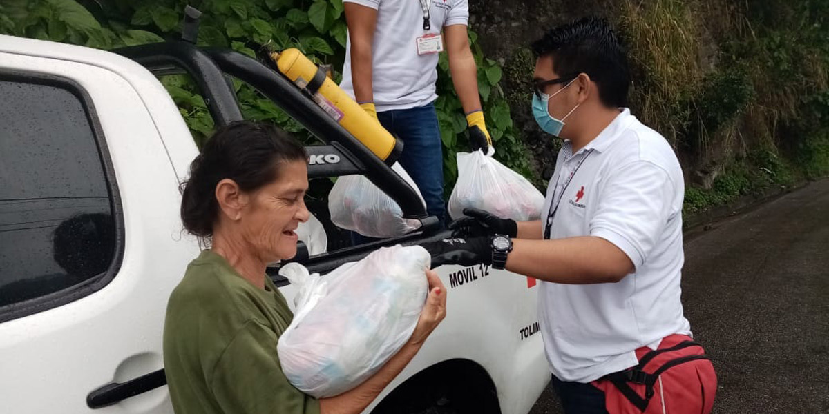 La Cruz Roja está coordinando la entrega de ayudas a los más necesitados.