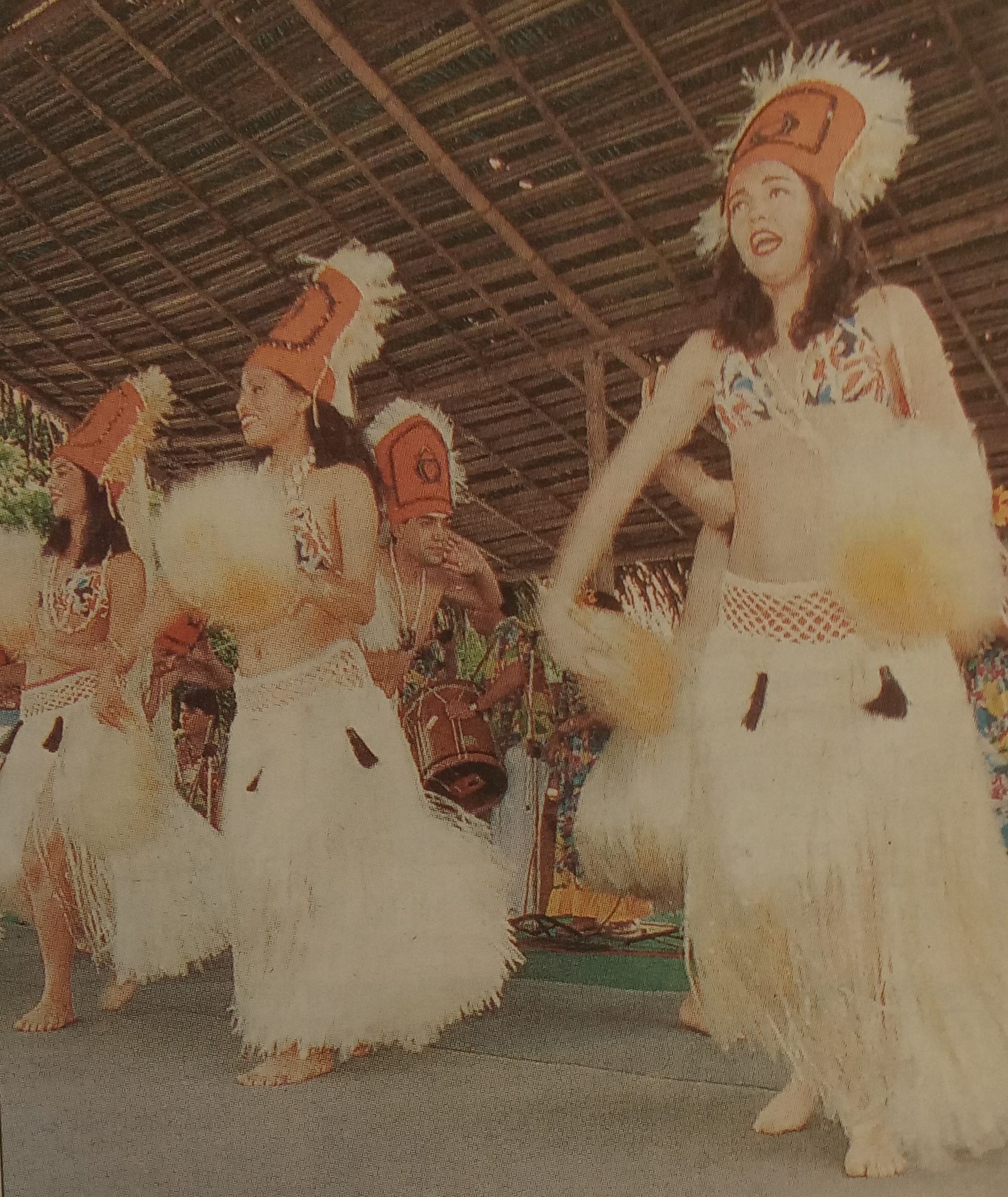 Bailes polinésicos interpretados por el grupo folclórico de la Universidad Arturo Prat de Chile.  