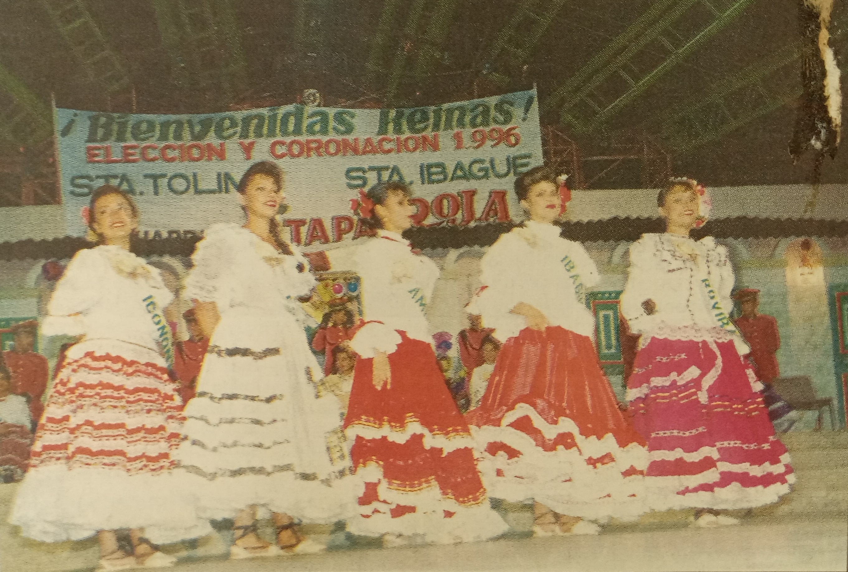 El desfile en traje de baño de las candidatas internacionales se llevó a cabo en Comfenalco. 