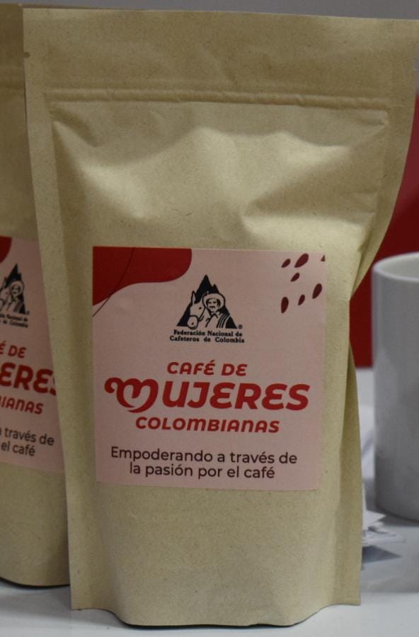 Café de mujeres colombianas es una de esas estrategias que pretenden exaltar la labor femenina cafetera.