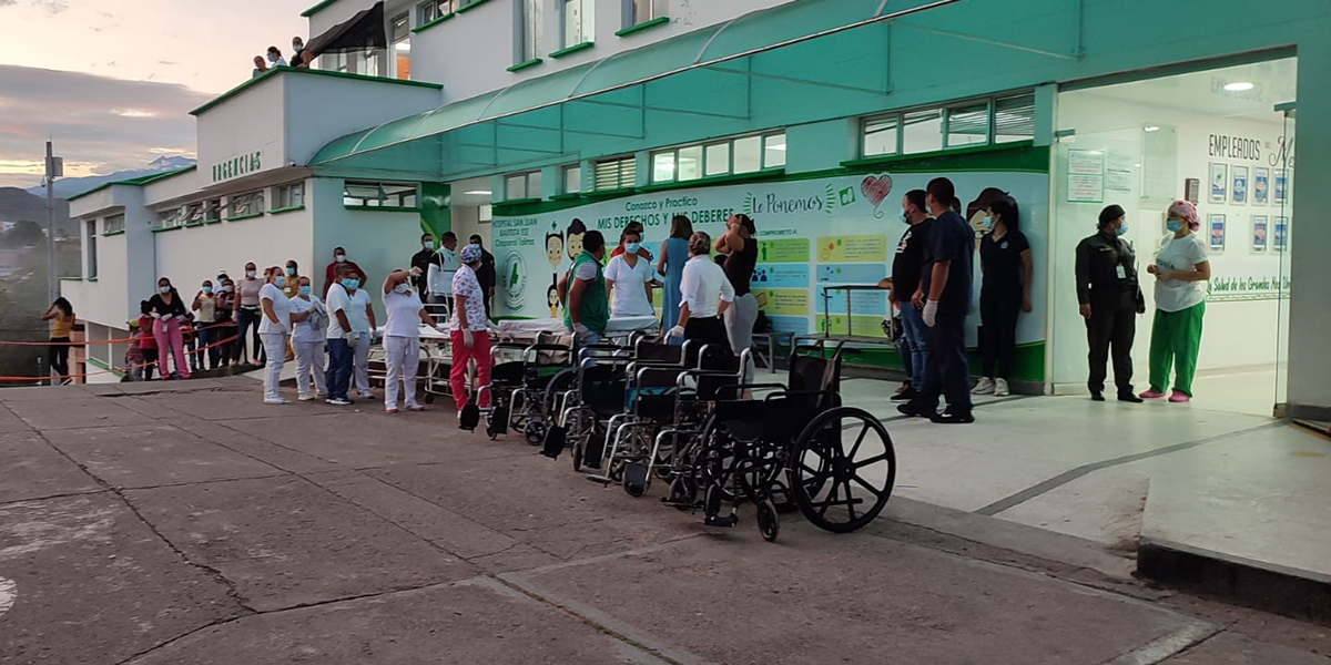 Personal del Hospital San Juan Bautista activó el protocolo de emergencia.