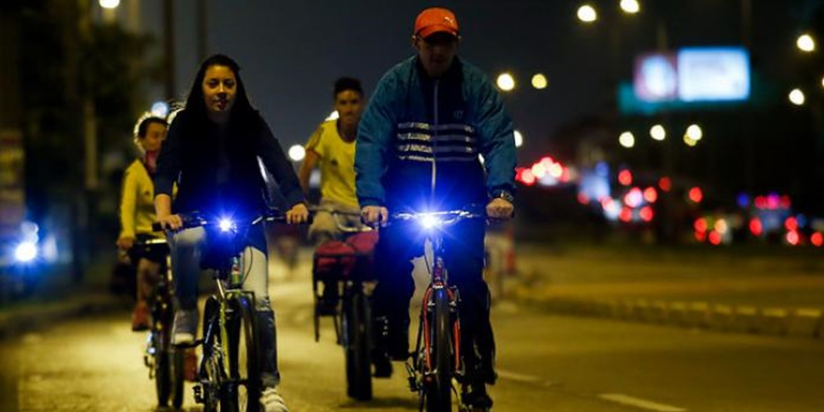 Suministrada: para El Nuevo Día / Ciclistas en la cicloruta nocturna de ibagué.
