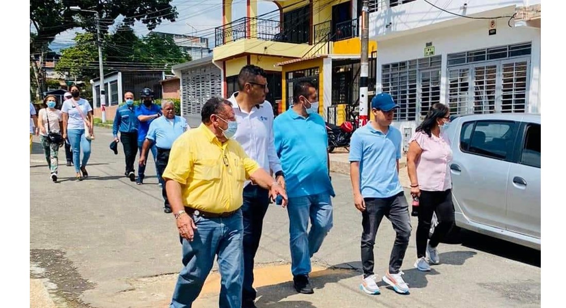 El secretario de Infraestructura, Diego Herrán, visitó el barrio y prometió la intervención.