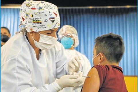 El Ministerio de Salud hizo un llamado a los territorios a reactivar la vacunación masiva contra la Covid-19.
