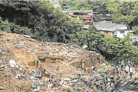 Vista del Morro de la Oficina, que sufrió un derrumbe que mató decenas de personas en la ciudad brasileña Petrópolis.