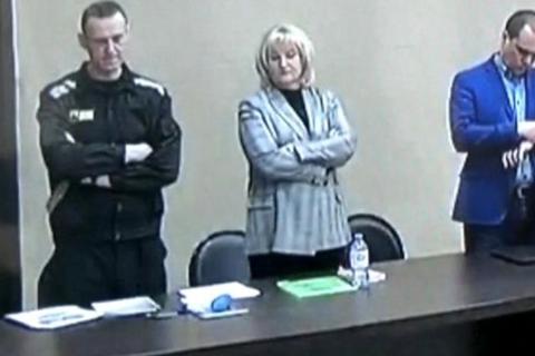 Alexéi Navalni sumó ayer otras condenas