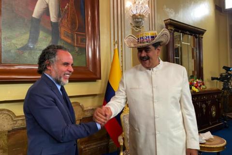 El presidente Nicolás Maduro aceptó ser garante en una mesa de diálogo entre el gobierno colombiano y el ELN.