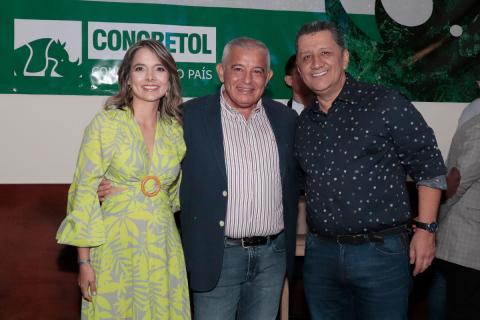 Andrea Parga, gerente de Concretol, junto a su padre Cristóbal Parga y el gobernador del Tolima, Ricardo Orozco.