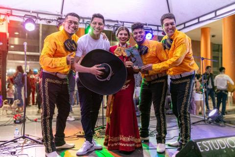 La agrupación  Mexicanísimo de El Espina ocupó el primer puesto del Festival de Mariachis, gracias a su  ajuste rítmico, repertorio, puesta en escena y balance sonoro.