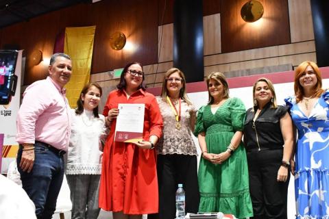 Docentes y directivos de la Universidad Cooperativa sede  Ibagué – Espinal, recibieron la distinción ‘Cacique Calarcá’ de manos del gobernador Ricardo Orozco Valero.