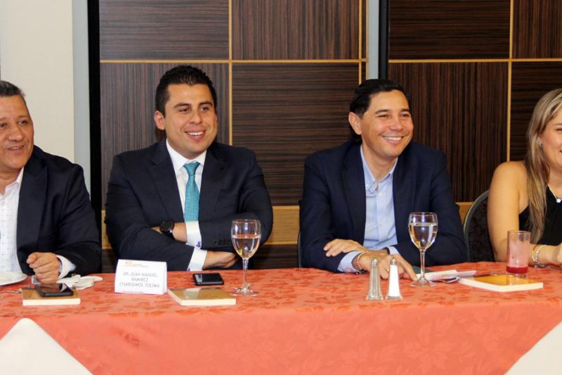 Ricardo Orozco, gobernador del Tolima; Juan Manuel Ramírez, Andrés Fabián Hurtado, alcalde de Ibagué, y Leidy Galeano, primera Gestora de Ibagué. 