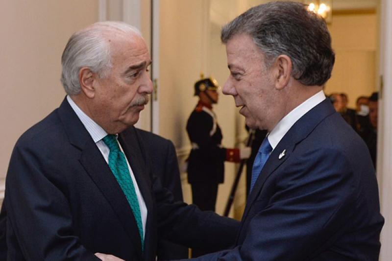 Andrés Pastrana y Juan Manuel Santos, expresidentes de Colombia.