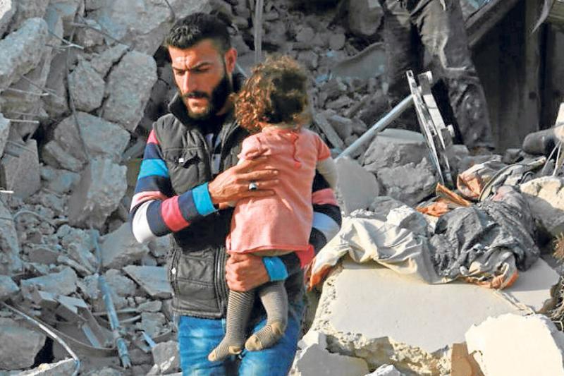 Siete civiles, entre ellos tres niños, murieron en los bombardeos