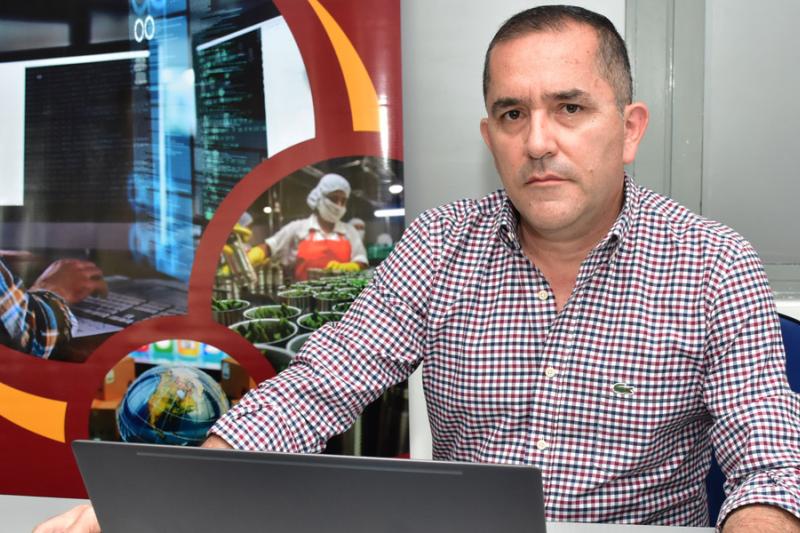 Alberto Montoya había asumido el cargo de director de la CRC en febrero de 2019. Entre 2012 y 2015 se desempeñó como director ejecutivo de la Comisión Regional de Competitividad del Cesar.