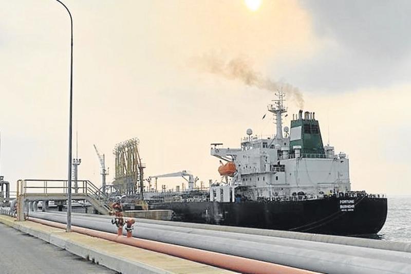 El buque iraní “Fortune” arribó ayer a Puerto Cabello. El primero de los buques iraníes cargados con 245 millones de litros de gasolina llegó a El Palito, una de las mayores refinerías del país petrolero.