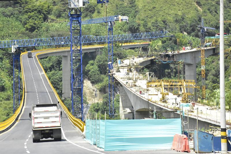 El Puente 20 (calzada izquierda) y el Puente 20 A que está en construcción (calzada derecha) terminan en el sector Ana Luisa.