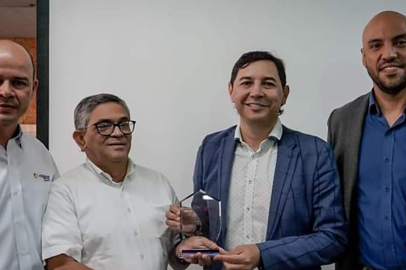 Alcalde Hurtado recibió el premio.