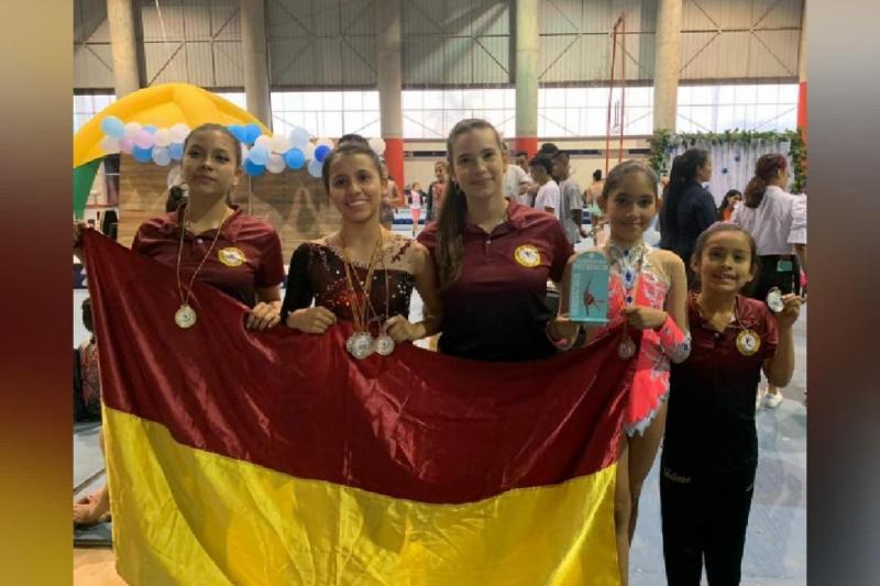 Imágenes suministradas / EL NUEVO DÍA Las gimnastas ‘Pijaos’ con sus respectivas medallas.