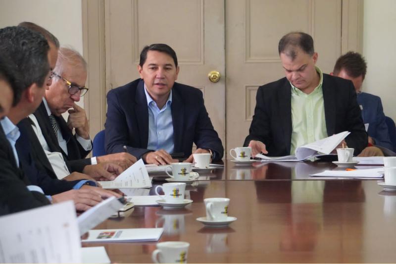 El 19 de septiembre el Alcalde se reunió con ministros y participó en Asocapitales. 