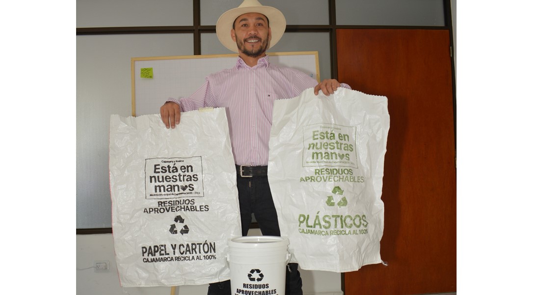 El alcalde Julio Roberto Vargas, explica el proyecto Cajamarca Recicla al 100 %.