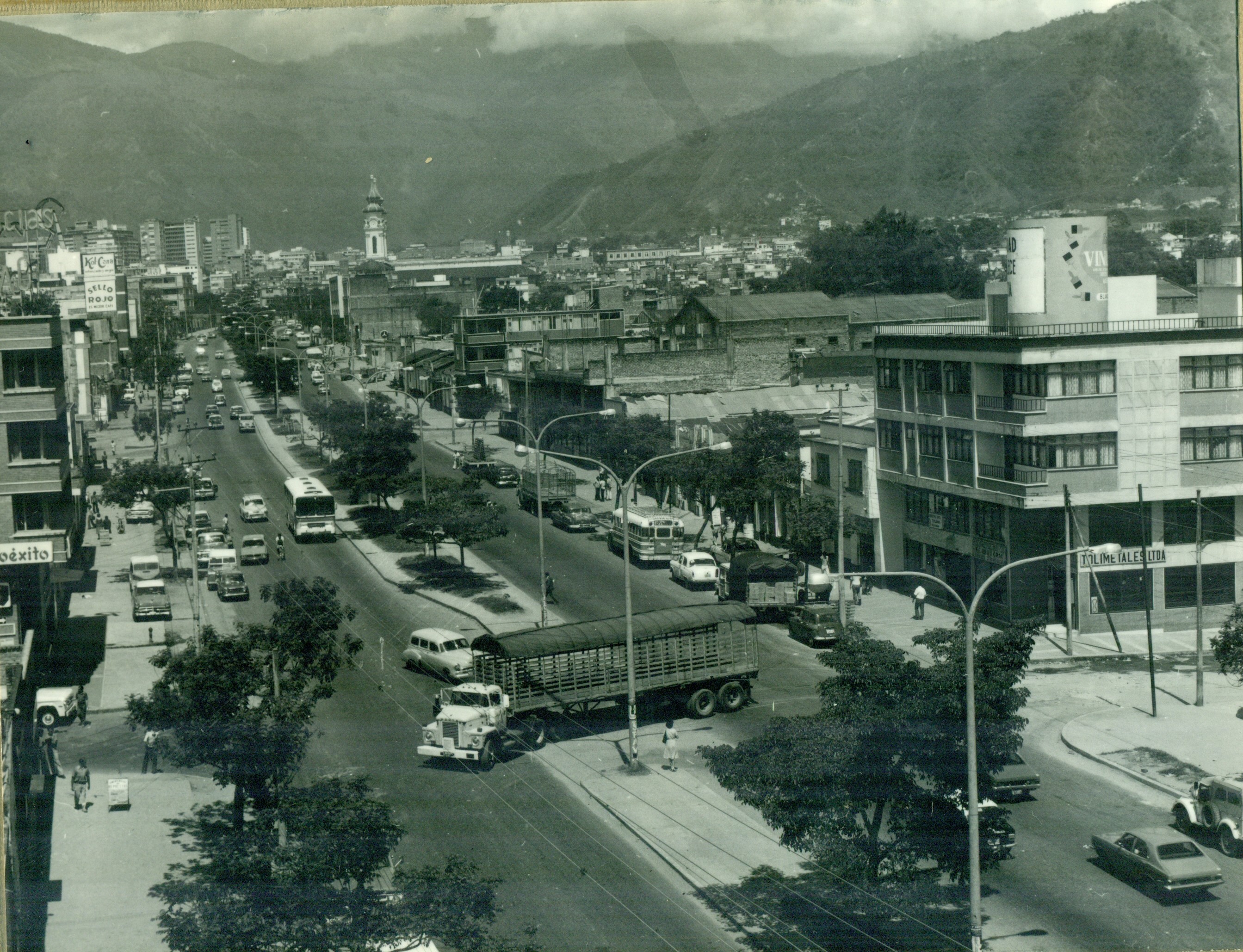 Vista de la carrera Quinta entre calles 22 y 25 a finales de la década de 1970.