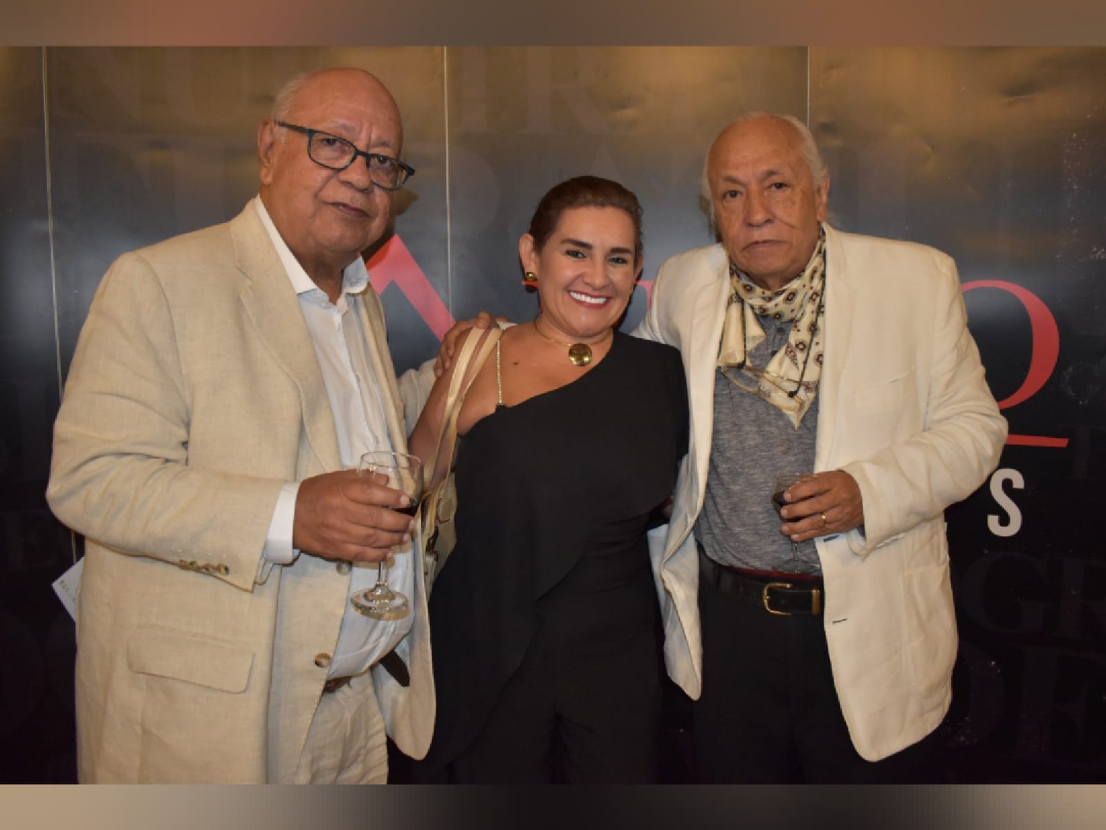 Los hermanos y fundadores de ‘Pijao Editores’ Carlos Orlando y Jorge Eliécer Pardo, junto a María Isabel Peña, rectora de Uniminuto Tolima-Magdalena Medio.