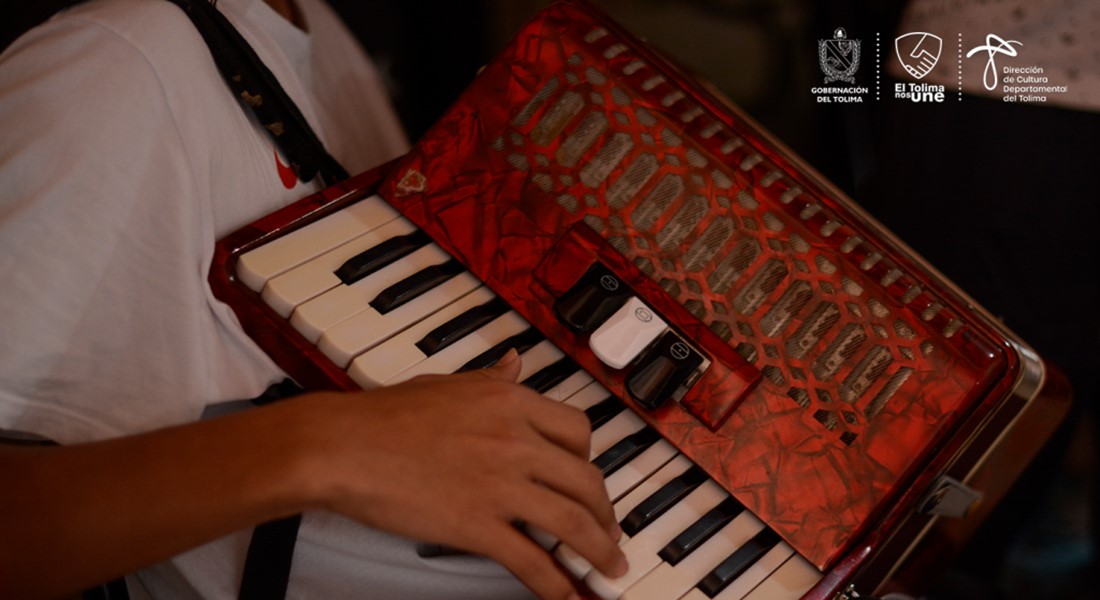 Suministrada / El Nuevo Día.   Estudiantes reciben orientación, sobre el uso de los instrumentos musicales por parte de la Dirección de Cultura Departamental.