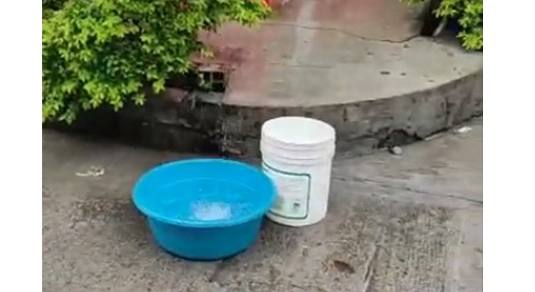 Jorge Cuéllar / EL NUEVO DÍA. Residentes de Portales del Norte dos aseguran que desde hace dos semanas están sin agua en sus viviendas.