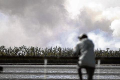 Columnas de humo por incendios en Argentina.