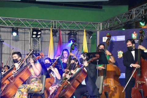 Los artistas musicales deleitaron a los asistentes con sus presentaciones en el concierto inaugural, que se realizó en el Centro de Convenciones Alfonso López Pumarejo.