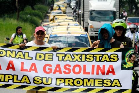 El Gobierno estima de que 18 millones de vehículos matriculados en Colombia, el 1,4 % del total corresponde a taxis.