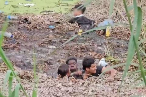 Impactante video: migrantes mueren ahogados en el fango tratando de cruzar a Estados Unidos
