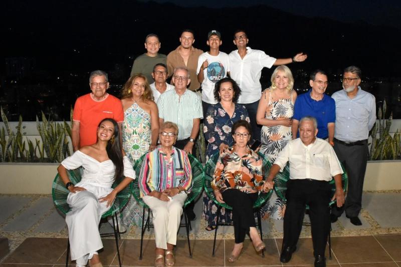 Luis Eduardo Chamorro junto a sus familiares y amigos.