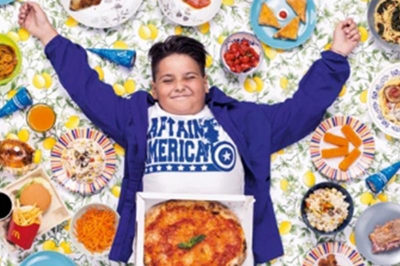  Imágenes representativas de la obesidad en niños y adolescentes, por consumo excesivo de alimentos poco saludables. 