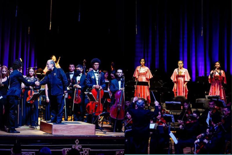 La Orquesta Integrada por la Universidad del Tolima y el Conservatorio del Tolima, dirigida por el maestro César Augusto Zambrano, con la soprano Yenny García, el oboe de Zully Casallas y la narradora Ana María Rivera. 
