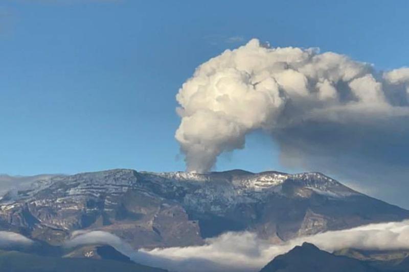 El Volcán Nevado del Ruiz continúa en nivel de alerta naranja. Se recomienda a la comunidad seguir todas las instrucciones de la Unidad Nacional de Gestión del Riesgo de Desastres y autoridades locales, y estar atenta a la información proporcionada por el Servicio Geológico Colombiano.